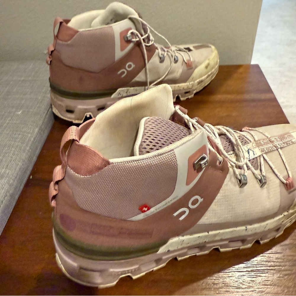 ‼️sold‼️On running cloudtrax hiking boots